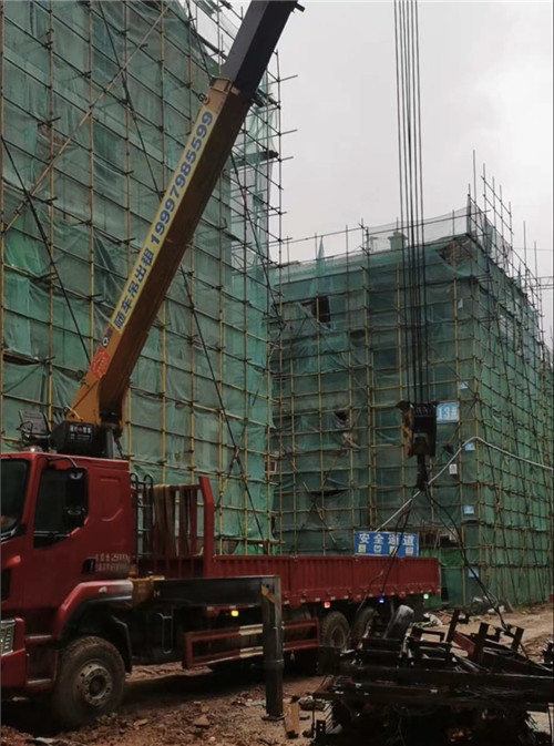 那坡县“慢工细活”—— 吊车的 “微动控制” 技术